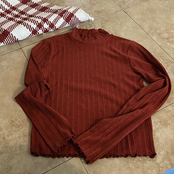 🍁🍂🍁Forever 21 Cowl Neck Ruffle Long sleeve Ribbed Top - Picture 1 of 5